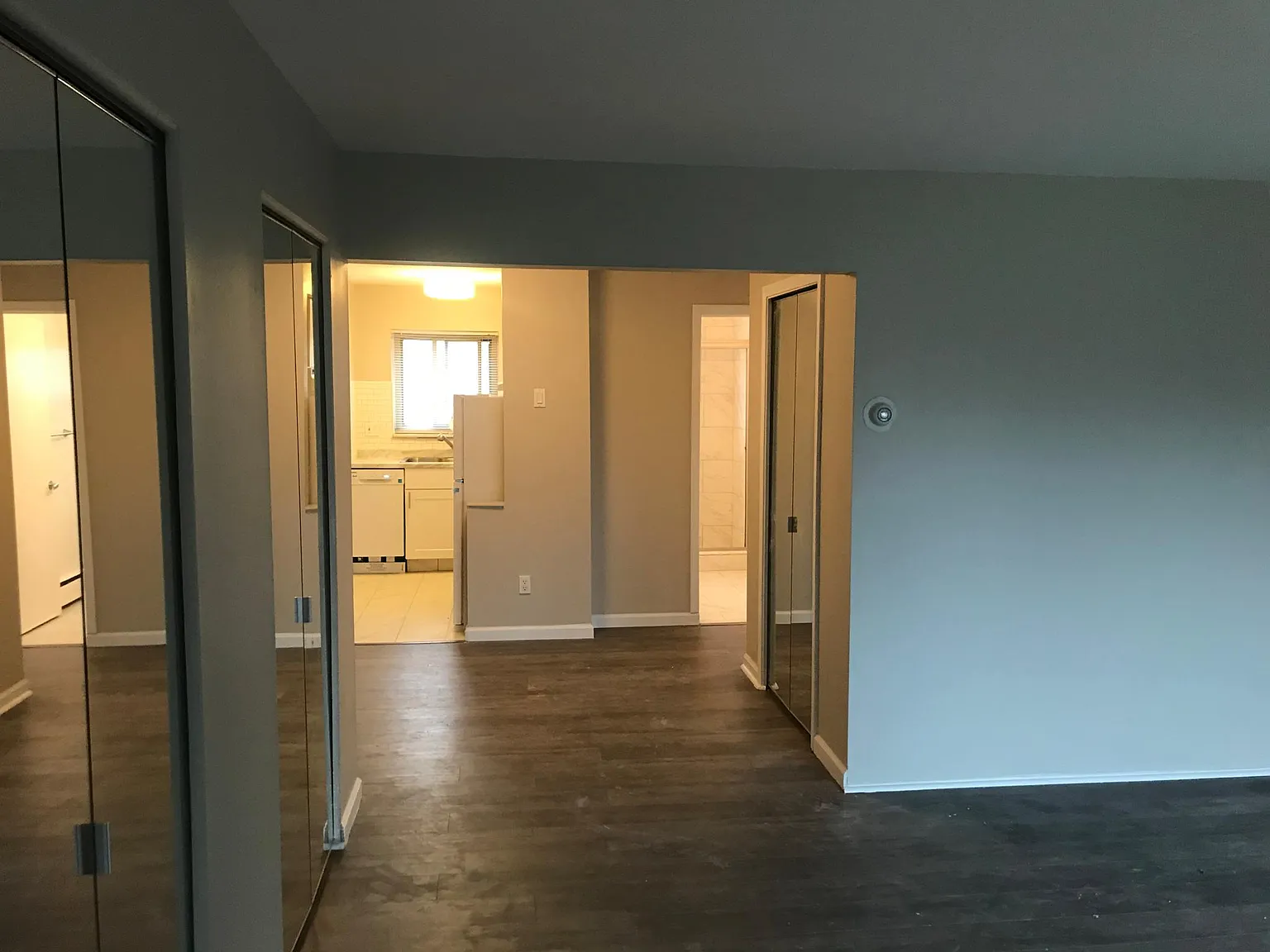2859 E Maple Rd — Photo 4