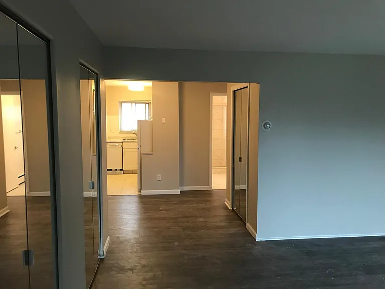 2859 E Maple Rd #20 — Photo 4