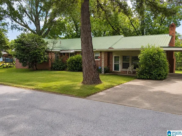 403 2nd St NW, Reform, AL 35481