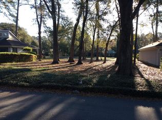 639 S Reeve Rd, Saint Helena Island, SC 29920