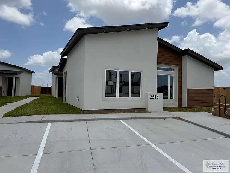 3516 Hidalgo St #B-2 — Photo 2