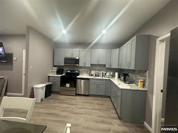 422 Avenue C, Bayonne, NJ 07002