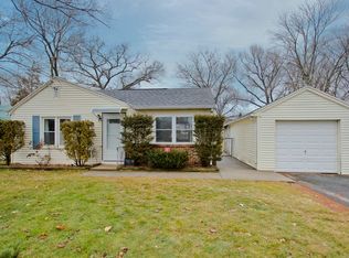 25 Lawnwood St, Springfield, MA 01119