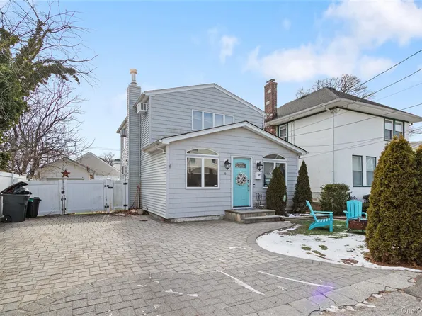 6 Charles Place, Bayville, NY 11709