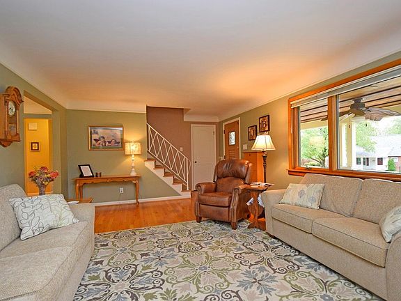 4th image of 1007 Harbury Dr