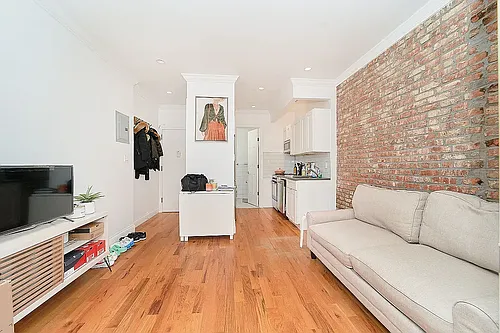 310 E 83rd St #3C Photo 1