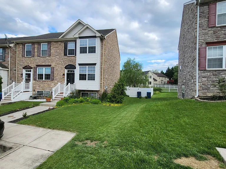 114 Vince Dr — Photo 3
