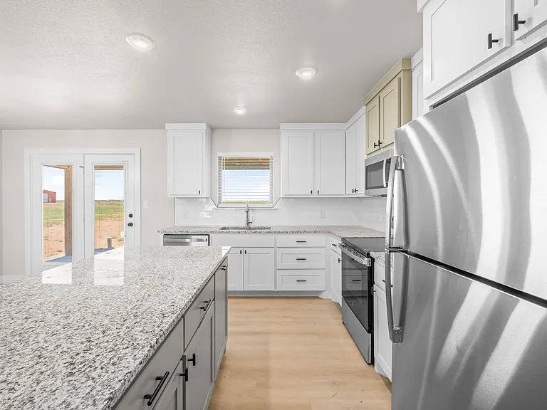 10611 East Cres #7400 — Photo 31