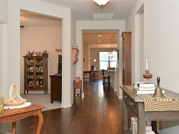 3rd image of 4883 Dahlia Dr