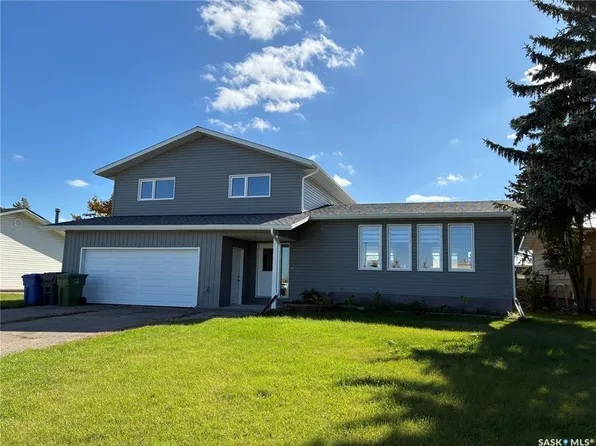 242 York ROAD E, Yorkton, SK S3N 3M5