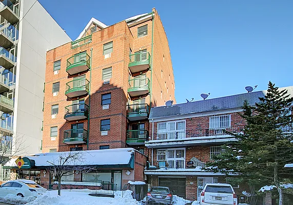 Sold by Landmarc Group | media 27