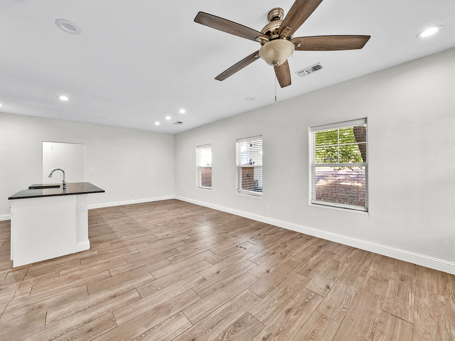 3 bed, 1310 sqft, $1,580 — Photo 4