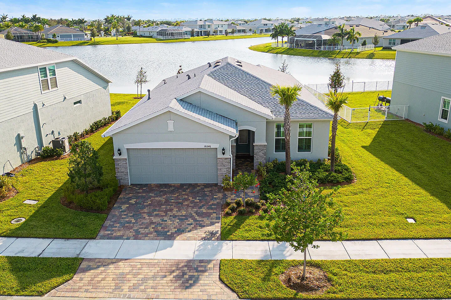 3 bed, 2.0 bath, 1972 sqft, $3,100 — Photo 3