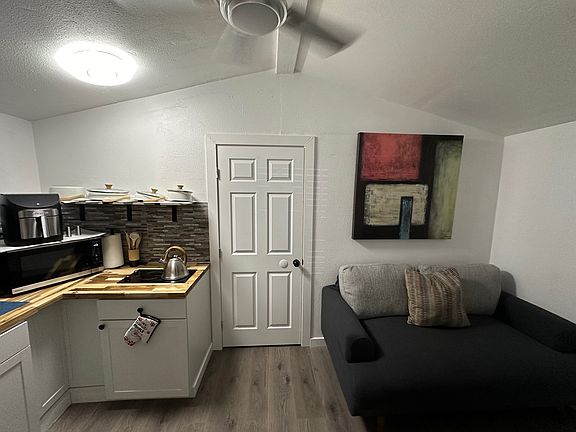 Living room/Kitchen area