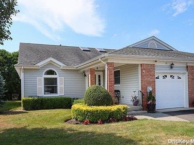 35 Primrose Lane #35, North Babylon, NY, 11703