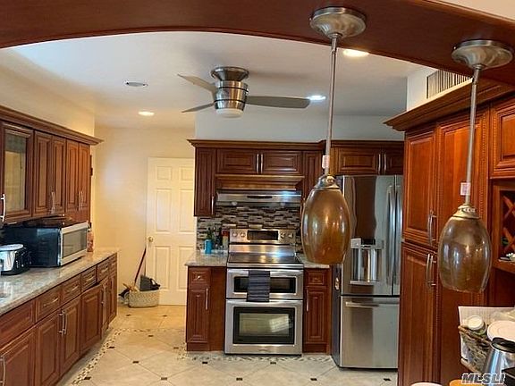 5th image of 19 Lawson Ln
