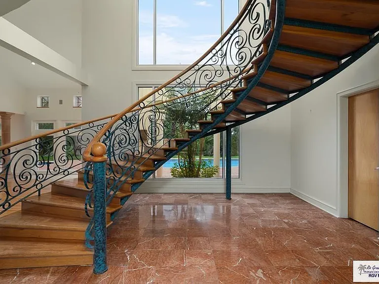 3201 Lazy Lake Dr — Photo 3