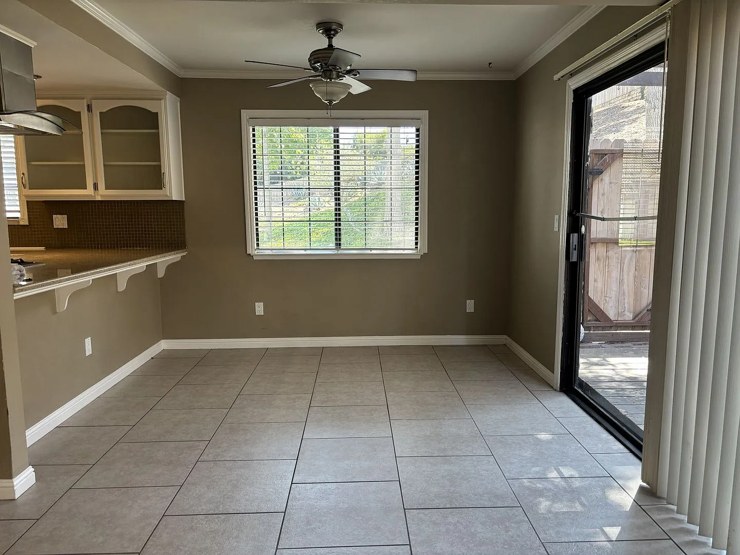 Charming 3 Bedroom/2.5 Bathroom Townhome Available September 1st — Photo 4