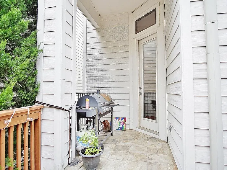 818 Lester St — Photo 22