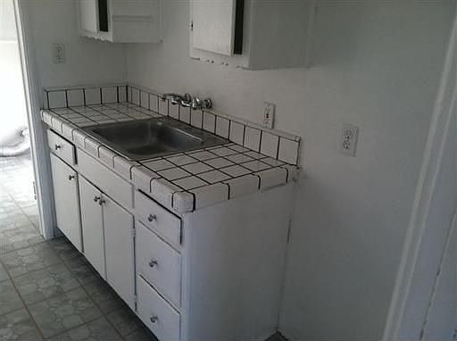 4th image of 330 E Eagle St