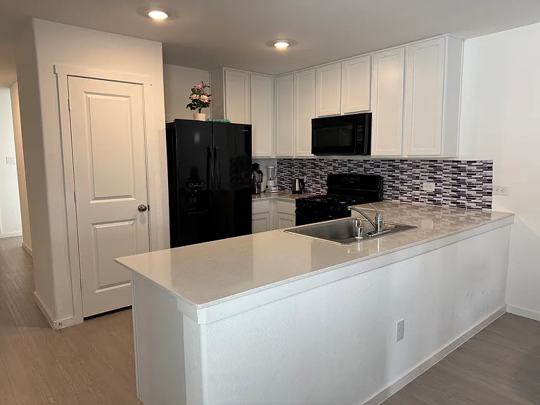 3057 Ashbrook Ln — Photo 8
