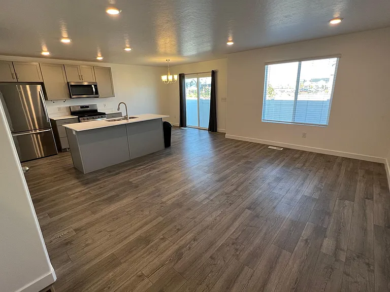 1082 E Pilot St — Photo 1
