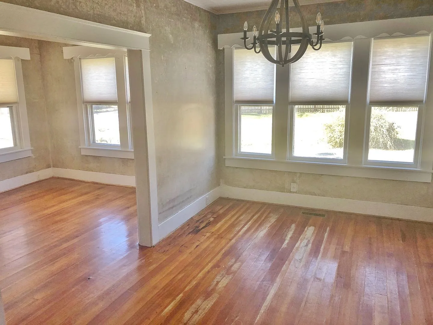 3 Bedrooms 1 Bath — Photo 4