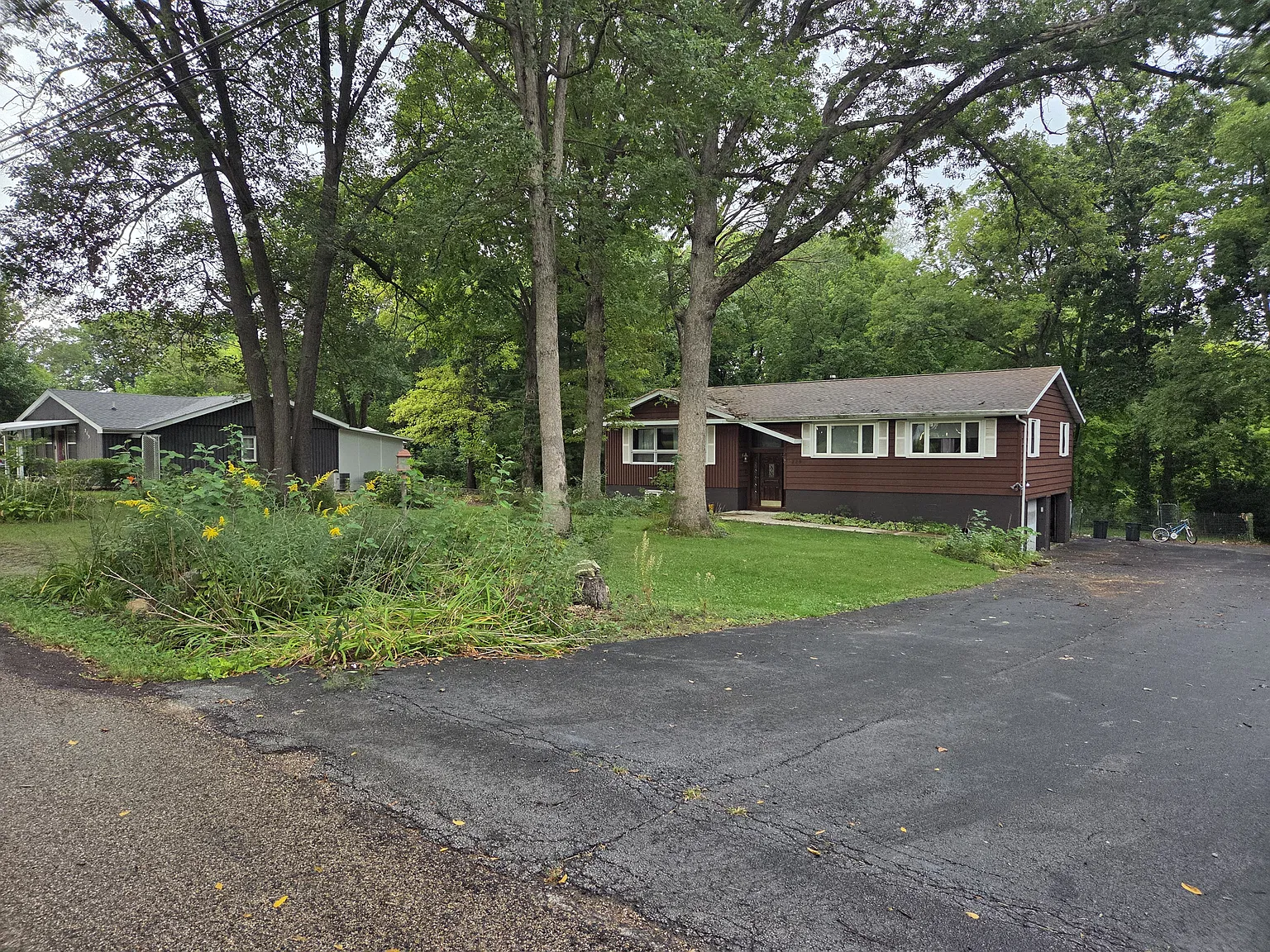 3 bed, 2420 sqft, $2,200 — Photo 1