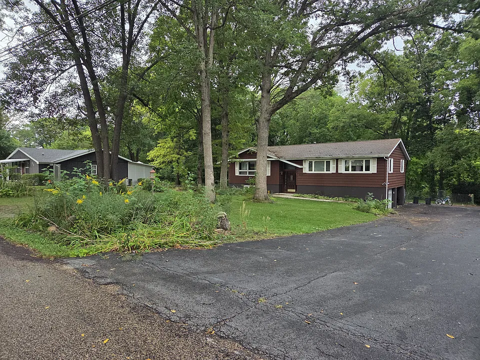 229 Whispering Oaks Dr