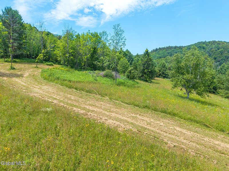 4th image of 650 Mill Pond Road