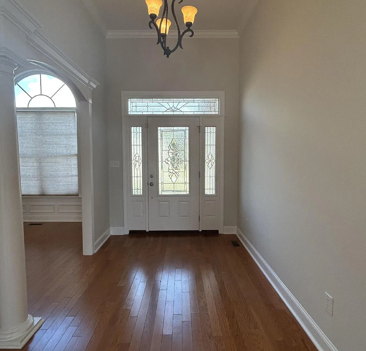 3 bed, 2.0 bath, 1577 sqft, $1,900 — Photo 2