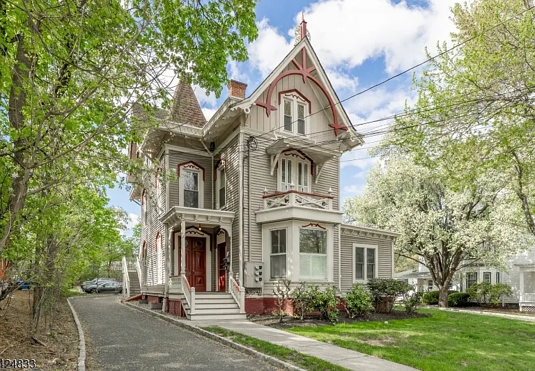 331 Main St — Photo 1