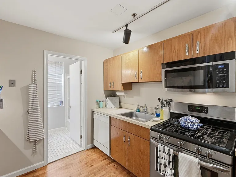 409 Adams St #6 — Photo 6