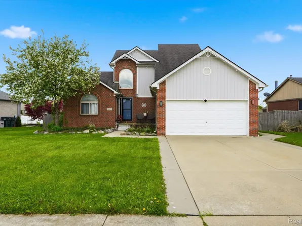 31197 Jaguar Dr, New Baltimore, MI 48047