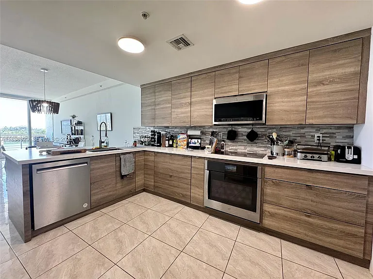 6580 Indian Creek Dr #404 — Photo 1