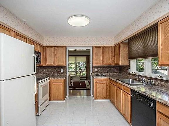 5th image of 9 Baldwin Orchard Dr