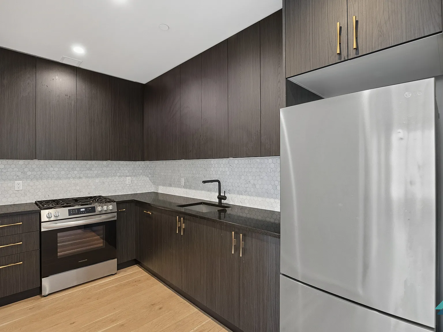 875 4th Avenue — Photo 3