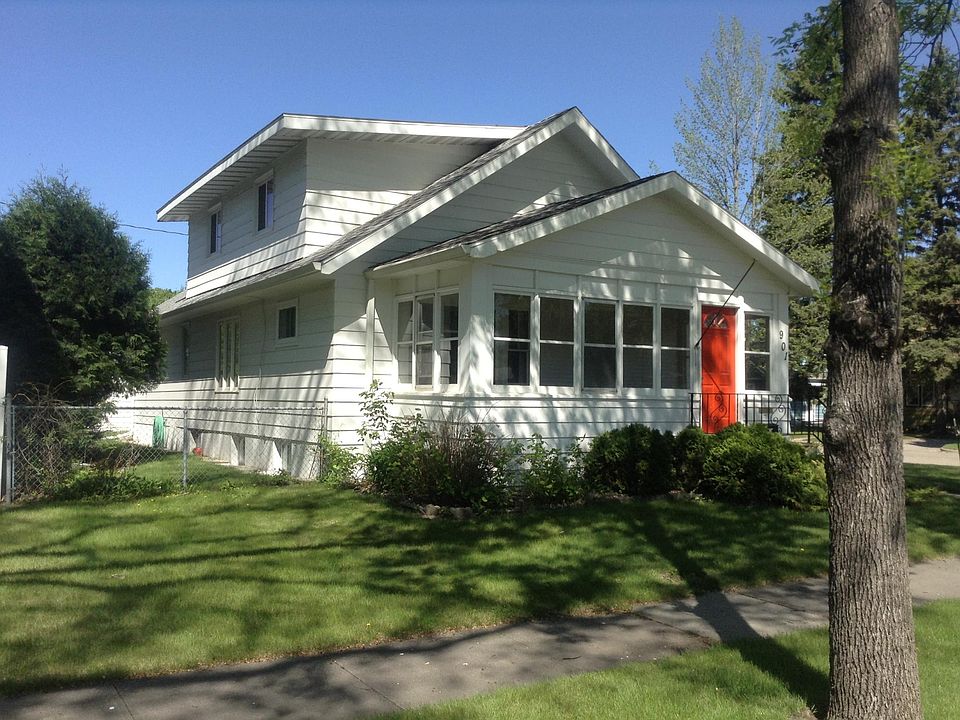 1st image of 901 1/2 3rd St S