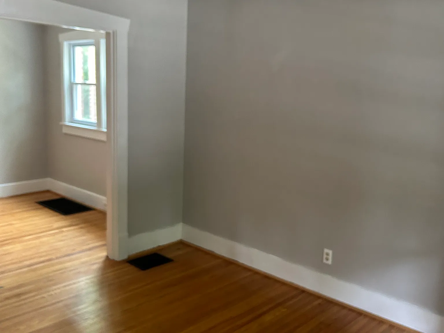 1 bed, 700 sqft, $1,050 — Photo 2