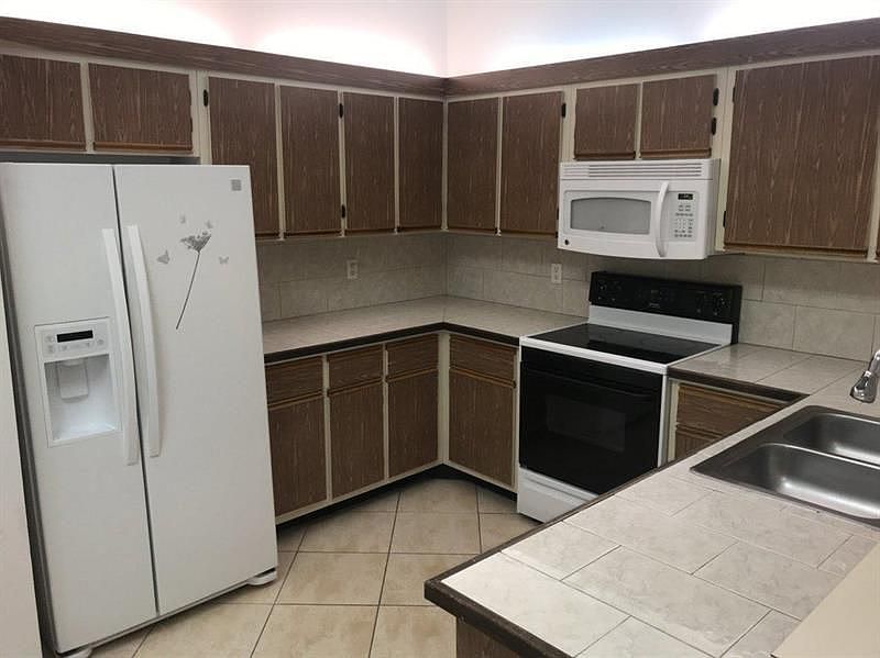 1st image of 4379 Woodstock Dr APT B