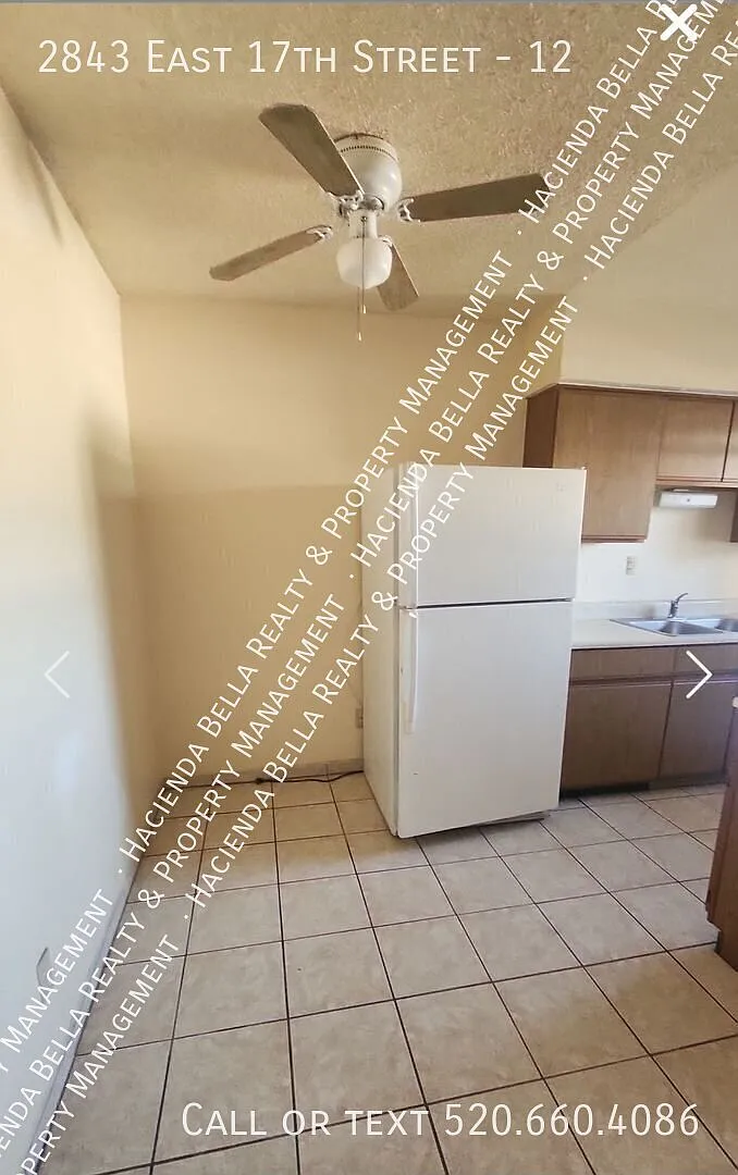 Cute 1 bedroom, 1 bathroom Upstairs Apartment in a Convenient Central Location — Photo 3