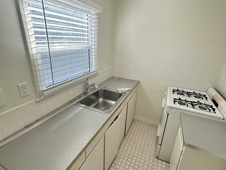 3818 1st Ave — Photo 9