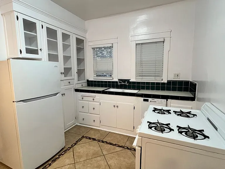 0090 Wenke Rentals — Photo 7