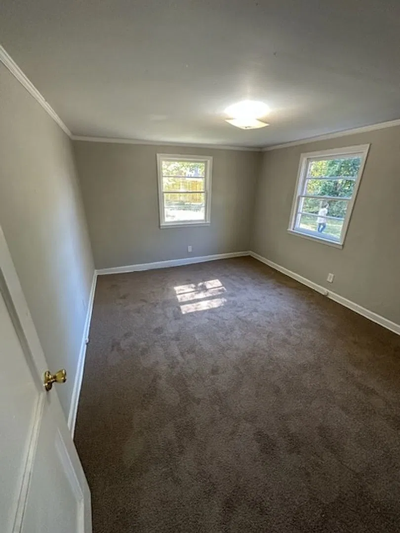 820 W. Eighth Street — Photo 3