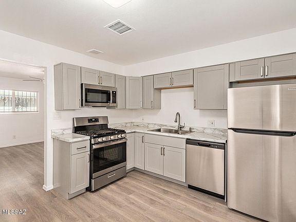2nd image of 137 S Grande Ave #4