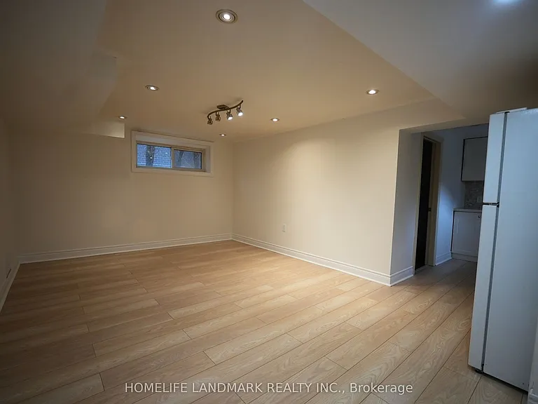 138 Newton Dr — Photo 40