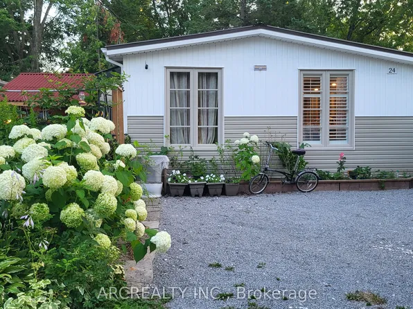 24 Chickadee Ct, Georgina, ON L0E 1N0