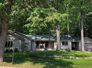 7559 S Lake Shore Dr, Harbor Springs, MI 49740