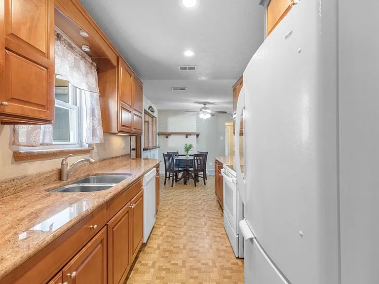 3112 Riviera Pl NE — Photo 4