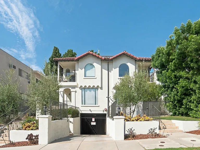 1665 Manning Ave — Photo 8